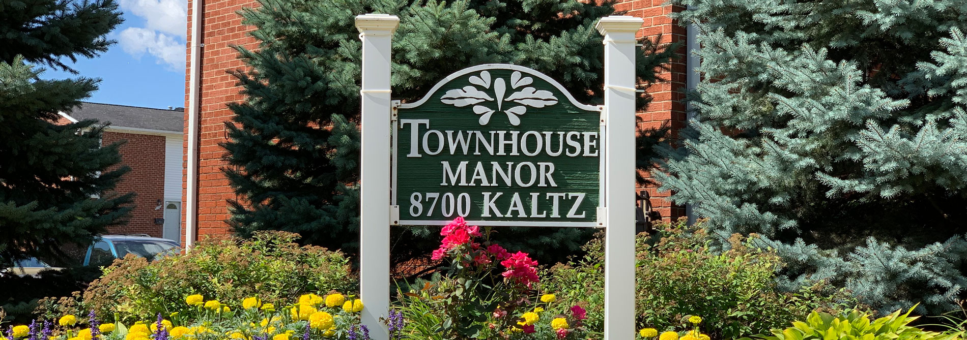 Townhouse Manor Sign